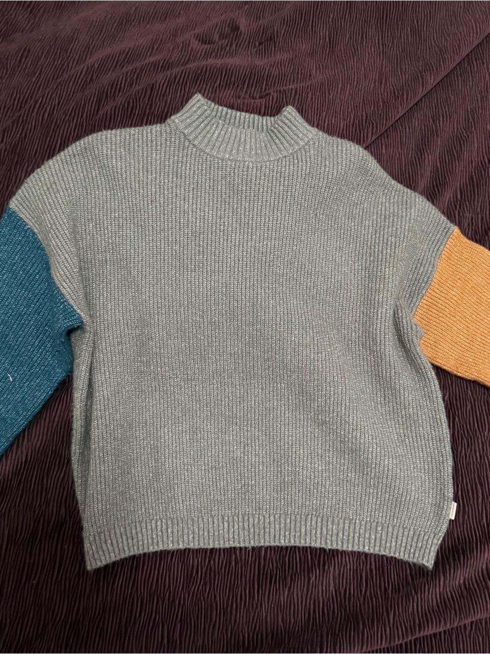 Color-block Mock neck Sweater